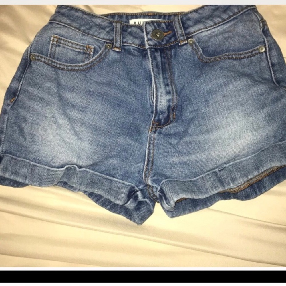 Bullhead mom short